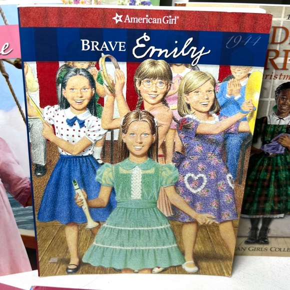 AMERICA GIRL COLLECTION #21 BOOKS - Picture 11 of 16